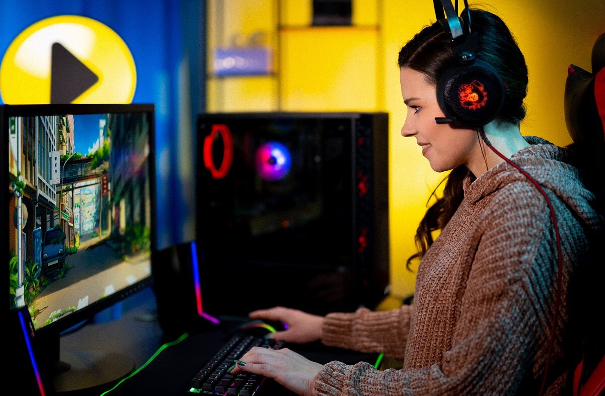 Komputer MAD DOG MD2400-A10 R5-2400GE RAM 16GB SSD 480GB GeForce GTX1650 Windows 11 Home procesor karta graficzna karta dźwiękowa złącza gaming