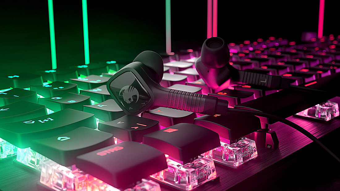 Słuchawki ROCCAT Syn Buds Core Czarny zdjęcie słuchawek lifestyle