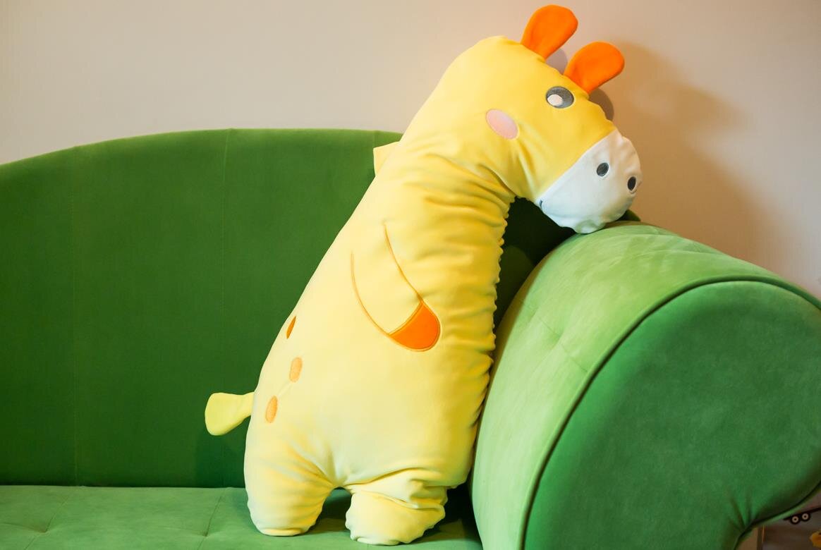 zdjęcie lifestyle GIOplush Tobia the Giraffe