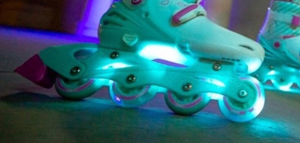 Rolki YVOLUTION Neon Inline pokaz sie z podswietleniem