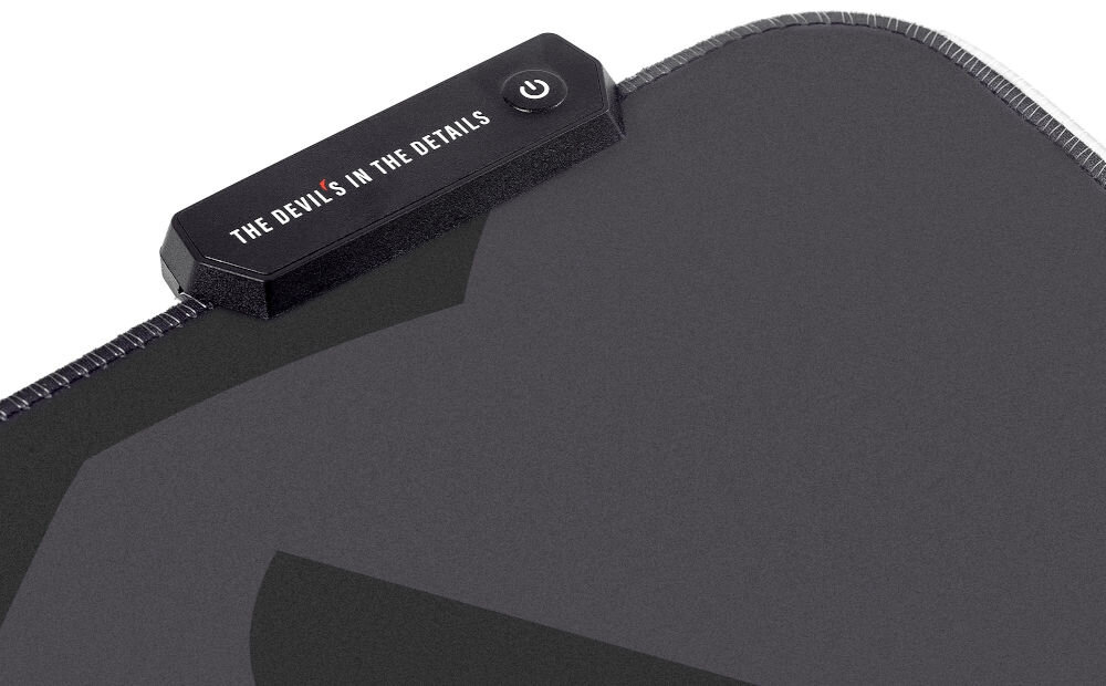 Podkładka DIABLO CHAIRS LED 1127 zbliżenie na włącznik podkładki na białym tle zasilana micro USB efektywność energetyczna