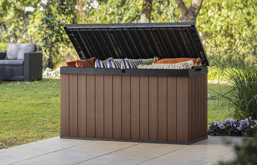 Skrzynia ogrodowa KETER Darwin Box 17211696 Brązowy z wysokiej jakości materiału EVOTECH imituje naturalne drewno w stylu rustykalnym nie wymaga konserwacji system JUST CLICK AND GO montaż na zatrzaski