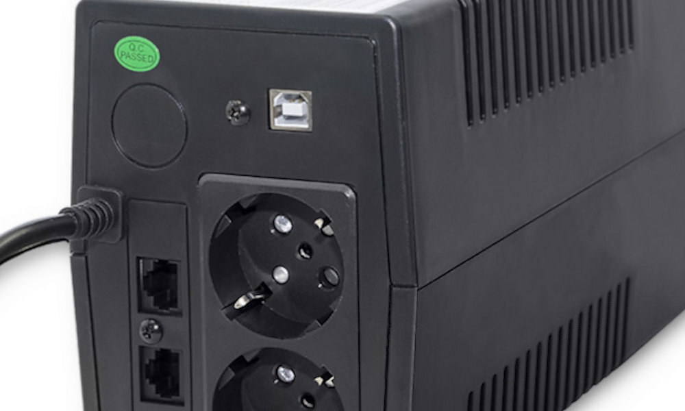 UPS QOLTEC Monolith 850VA 480W lewy