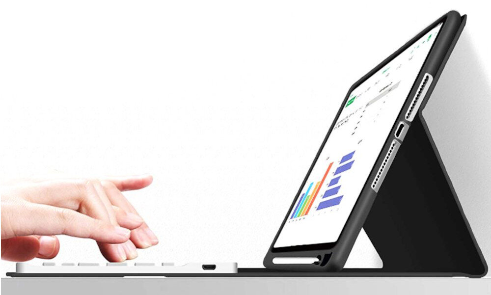 Etui na iPad 10.2 TECH-PROTECT SC Pen + Keyboard Czarny dłoń ręce bok Klawiatura funkcjonalność Wszechstronna ochrona matowe wykończenie wysoka jakość Przemyślana konstrukcja trwałość smukła sylwetka