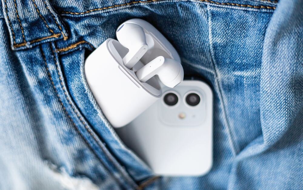 SŁUCHAWKI BLUETOOTH FOREVER FBE-02 TWS DOUSZNE BIAŁE nowoczesne etui bluetooth