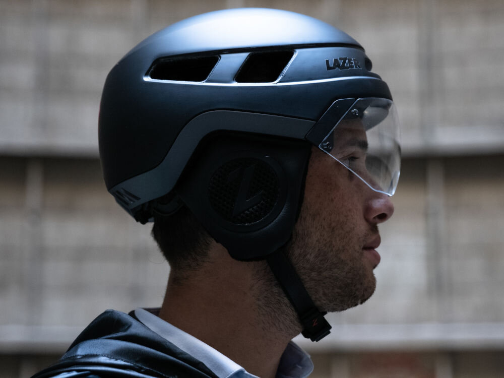 Kask rowerowy LAZER Urbanize Czarny Miejski - pole widzenia  