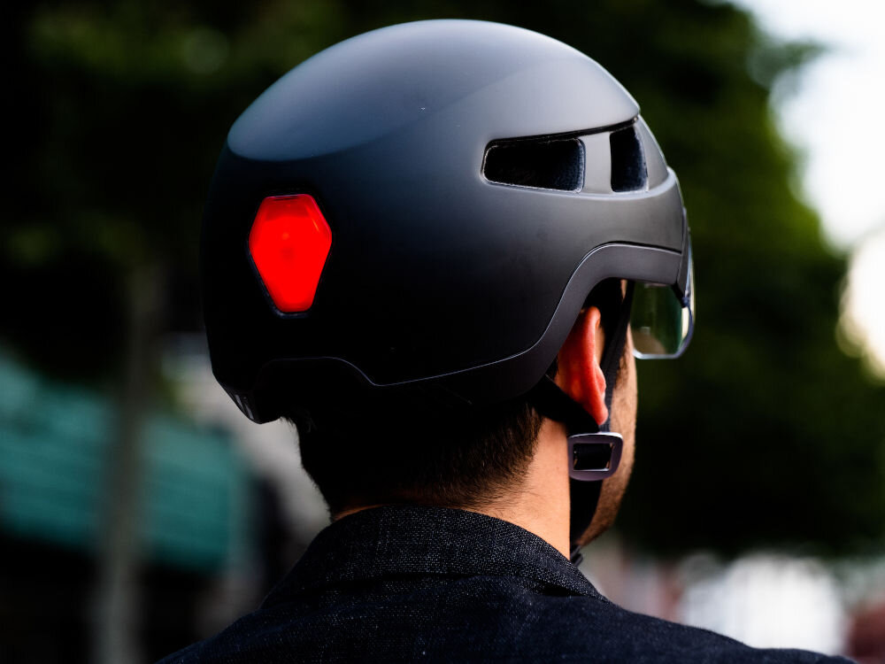 Kask rowerowy LAZER Urbanize Czarny Miejski - lepsza widocznosc 