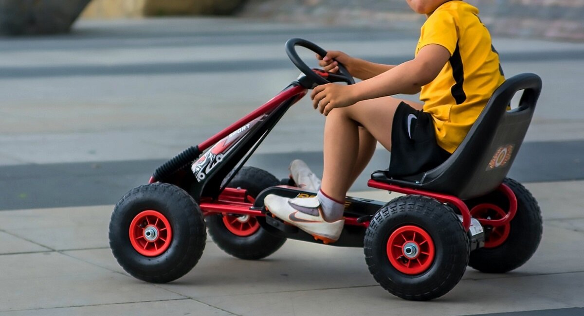 Gokart na pedały MILLY MALLY Thor Dla młodych kierowców rajdowych Zadbaj o aktywność fizyczną Twojej pociechy