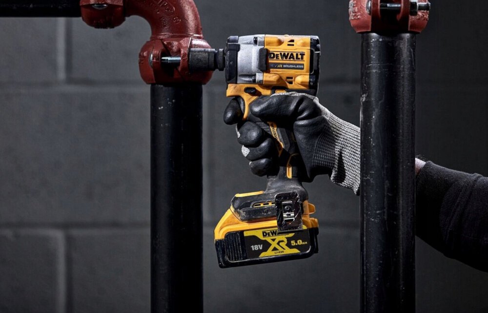 Klucz udarowy DEWALT DCF922N-XJ bieg 3 większa kontrola i precyzja pracy tryb Precision Wrench wysoka kontrola praca z udarem częstotliwość 3550 ud/min bieg 4 T4 Screw do prawidłowego dokręcania śrub i wkrętów konstrukcyjnych do drewna z odpowiednią siłą