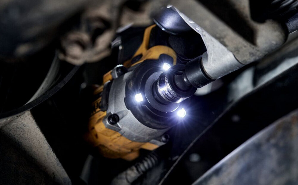 Klucz udarowy DEWALT DCF922N-XJ pierścień świetlny z trzema diodami LED
