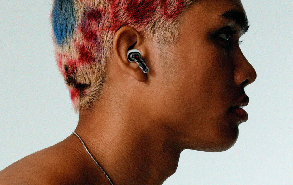 Słuchawki dokanałowe NOTHING Ear 1 Biały dźwięk moc łączność szumy redukcja szumów hałas głośność zakres częstotliwość waga zasilanie ładowanie złącze port wtyczka działanie etui smartfon sterowanie wygoda muzyka