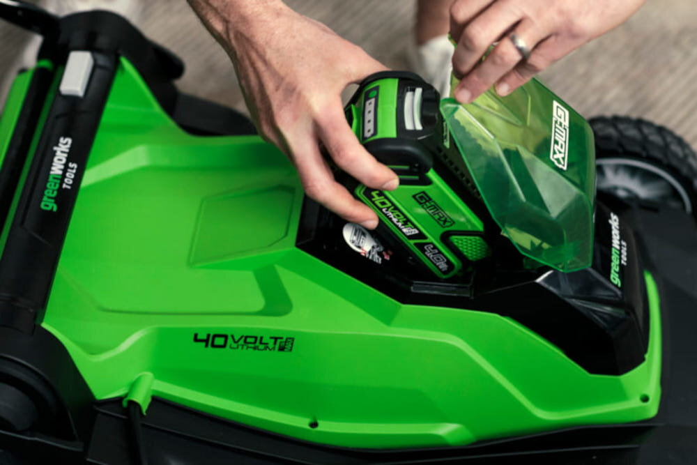 Kosiarka akumulatorowa GREENWORKS G40LM415 zasilanie akumulatorowe elastyczna mobilnosc praca bez kabli napiecie 40 V seria GREENWORKS 40 V oszczednosc energii i pieniedzy