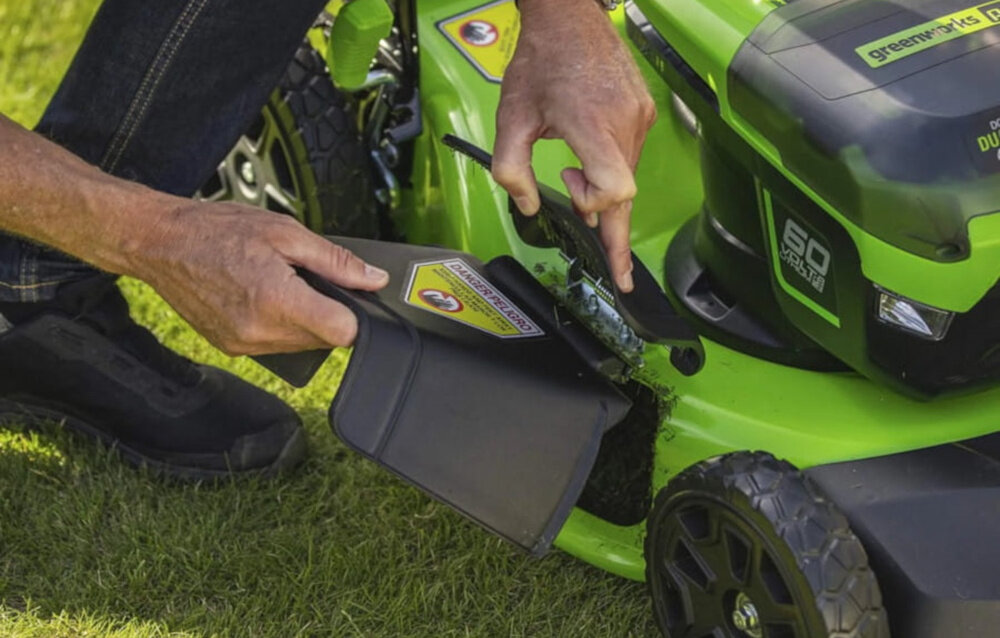 Kosiarka akumulatorowa GREENWORKS GD60LM46SP z napędem obudowa z wysokiej jakosci stali obudowa silnika ze specjalnego miekkiego sztucznego ABS wysoka odpornosc na uszkodzenia mechaniczne