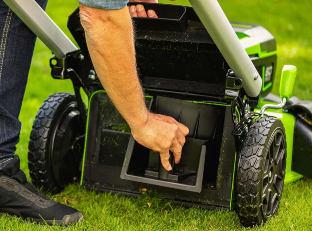 Kosiarka akumulatorowa GREENWORKS GD60LM46SP z napędem wybor konkretego wyrzutu trawy wyrzut tylny do kosza wyrzut tylny wyrzut boczny funkcja rozdrabniania naturalny nawoz kosz na trawe pojemnosc 55 litrow