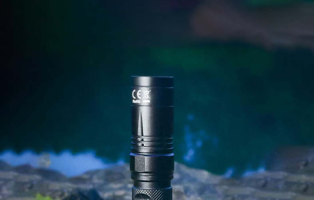 Latarka NITECORE EC23 przycisk waga gwarowane wykończenie