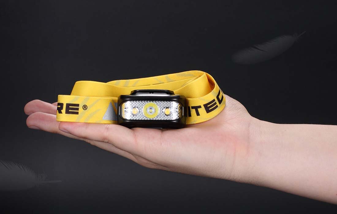 Latarka czołowa NITECORE NU17 waga przyjazne materiały silikon elementy odblaskowe