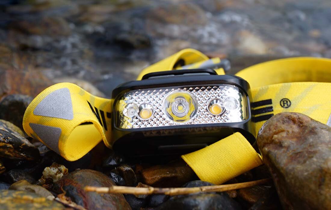 Latarka czołowa NITECORE NU17 odporność na wodę pył upadki