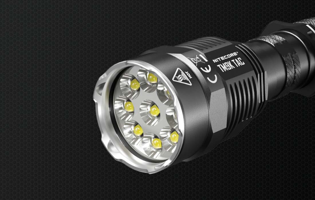 Latarka NITECORE L-NITE-TM9K-TAC przyciski obsługa blokada