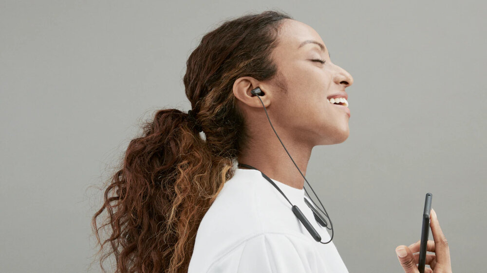 Słuchawki dokanałowe SONY WI-C100 kabel usb-c ładowanie bluetooth czas pracy czas działania ładowanie