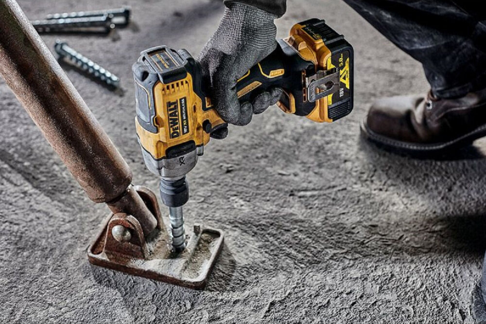 Klucz udarowy DEWALT DCF891N-XJ 3-biegowa przekładnia dłuższy czas pracy akumulatora na jednym cyklu ładowania dłuższa żywotność