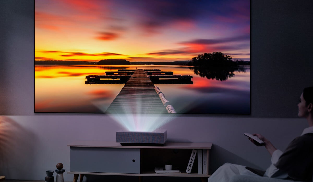 Projektor LG CineBeam HU715QW przekatna obrazu do 120 cali