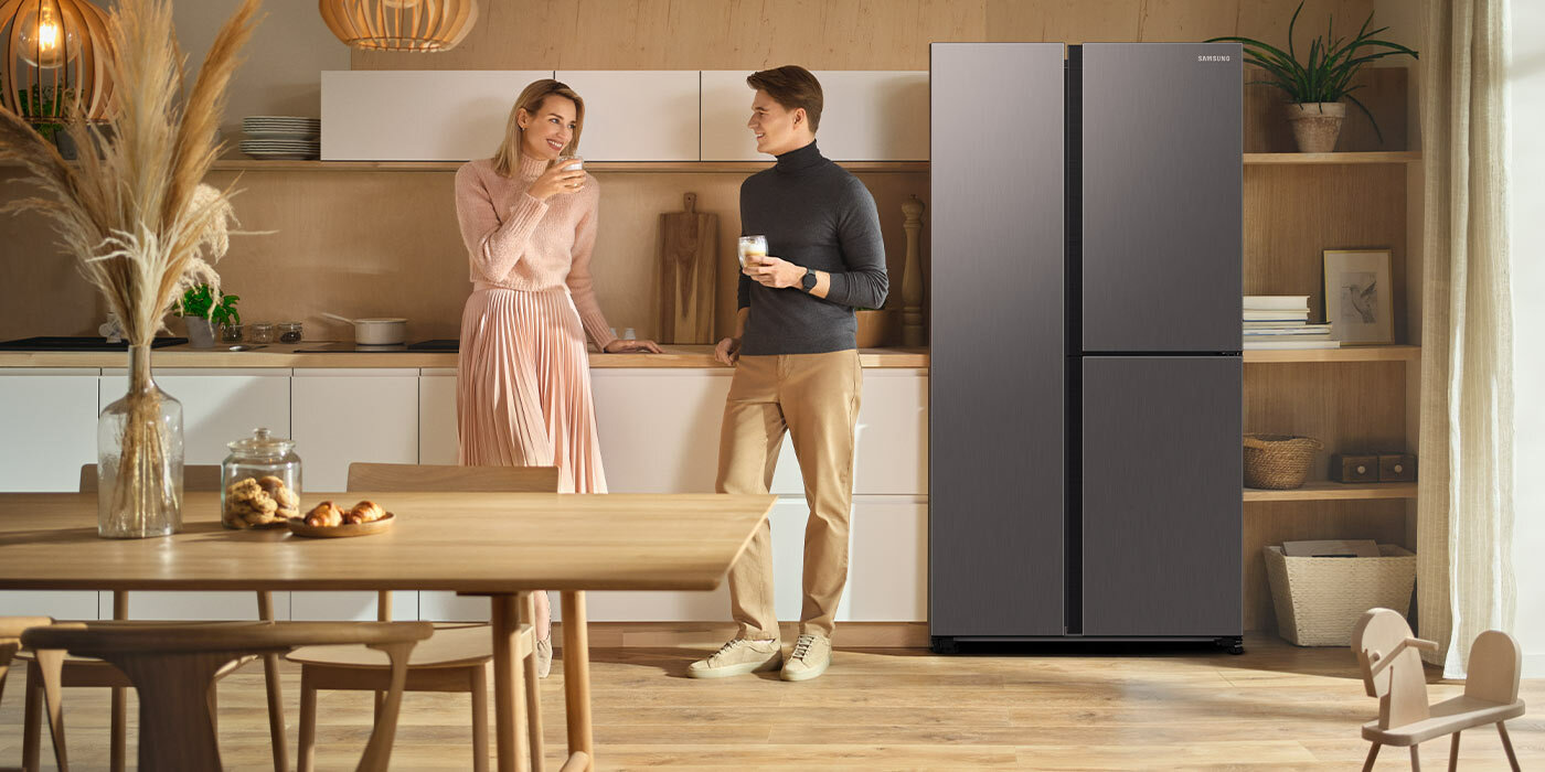 Zdjęcie pokazuje jak lodówka RH69B8941S9 elegancko wkomponowuje się we współczesne wnętrza kuchenne