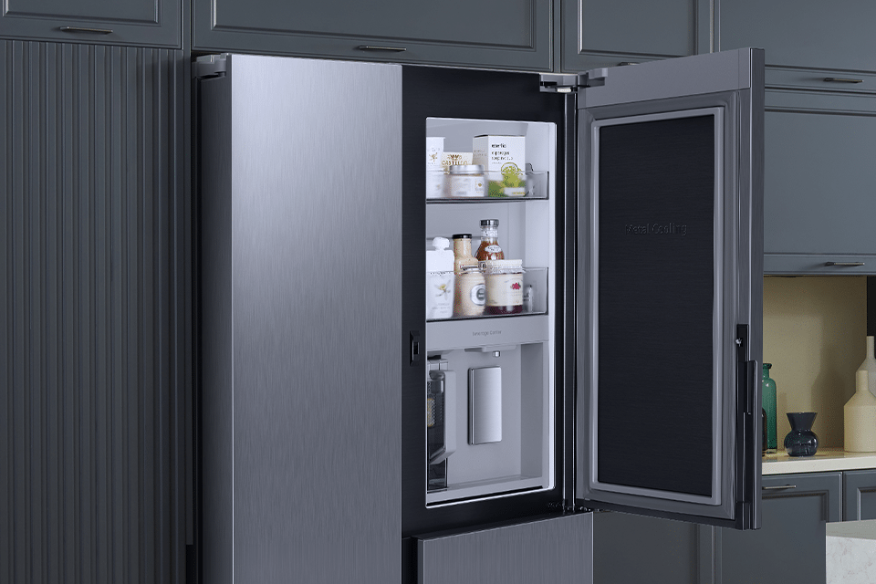 Prawe górne drzwi są podwójne i dają Ci dostęp do najczęściej używanych produktów, jakie to ma zalety opowie Ci sprzedawca w Media Expert