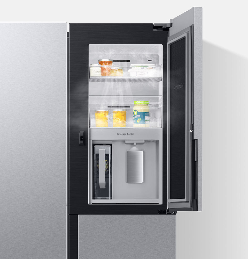 Zdjęcie pokazuje otwarte drzwi Showcase i produkty, do których masz wtedy dostęp