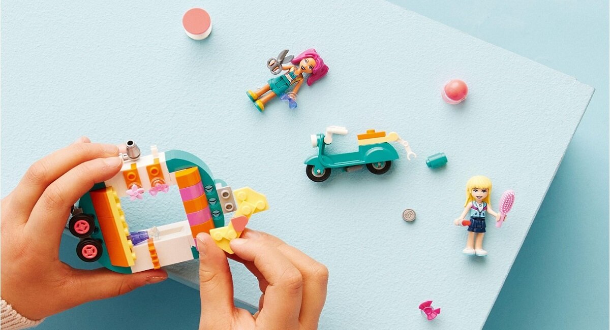 LEGO Friends Mobilny butik 41719 Pomoc w rozwoju życiowych umiejętności