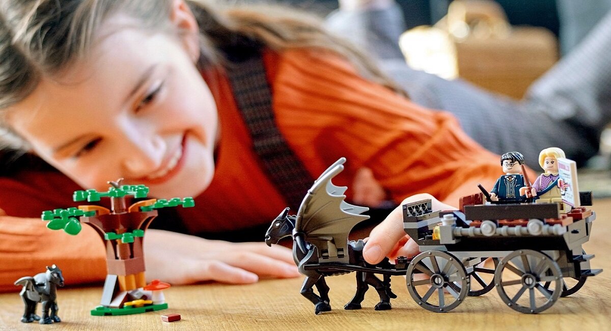 LEGO Harry Potter Testrale i kareta z Hogwartu 76400 Mistyczne stworzenia i magiczne przejażdżki Praktyczna i twórcza zabawa