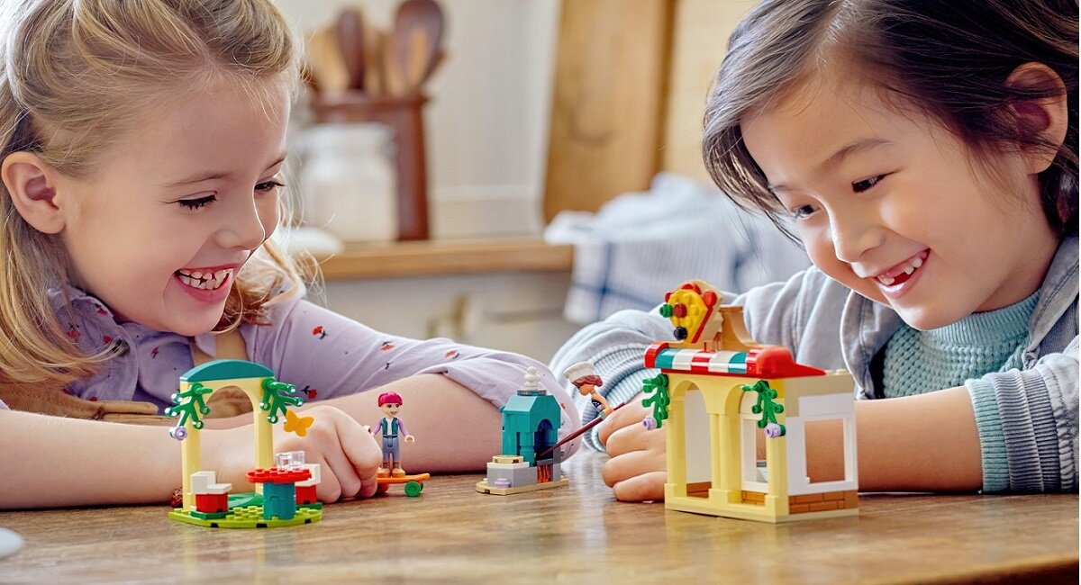 LEGO Friends Pizzeria w Heartlake 41705 Zabawa napędzana wyobraźnią