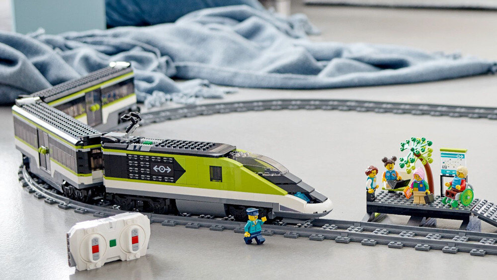 Пасажирський потяг LEGO City Express - подарунок