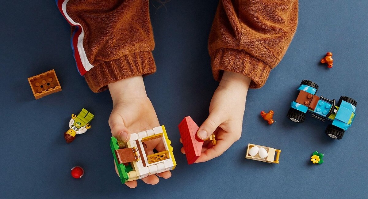 LEGO City Kurnik z kurczakami 60344 kreatywna zabawa prawidłowy rozwój merytoryczny dziecka klocki figurki minifigurki bez zasilania klasyczna zabawa wysoka jakość lego wielogodzinna zabawa Ciekawy prezent w wiejskim klimacie