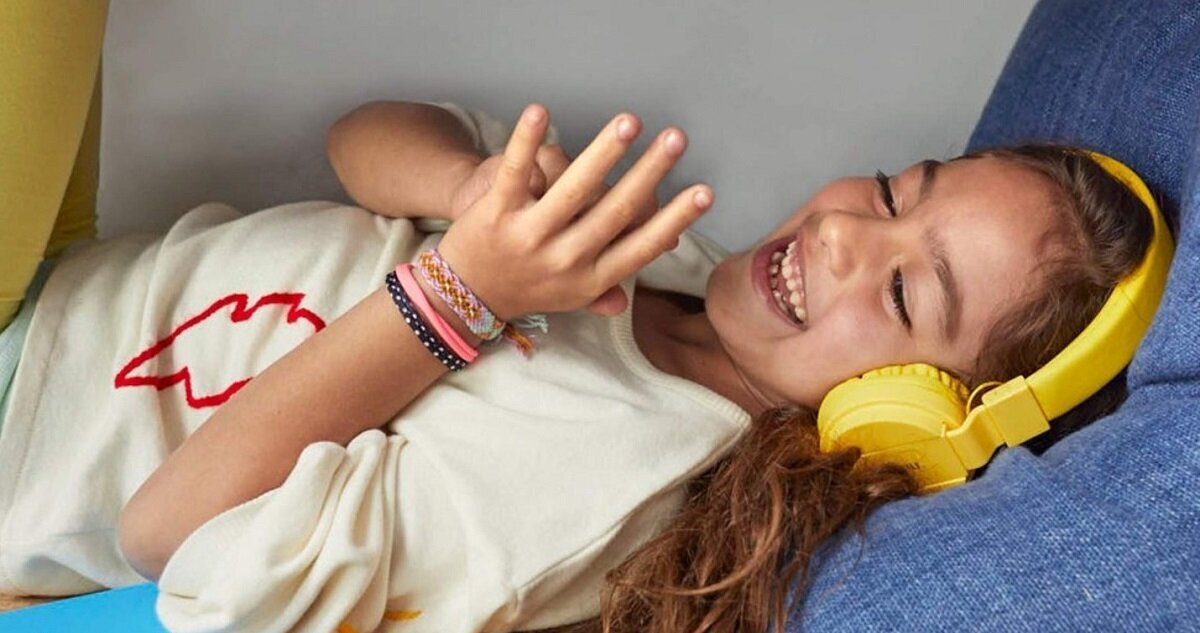 Czytnik E-Booków AMAZON Kindle 10 wymiary złącza bluetooth dotykowy ekran menu pamięć wbudowana podświetlenie procesor ekran rozdzielczość wyświetlacz czytnik kart pamięci wejście słuchawkowe wysoka jakość