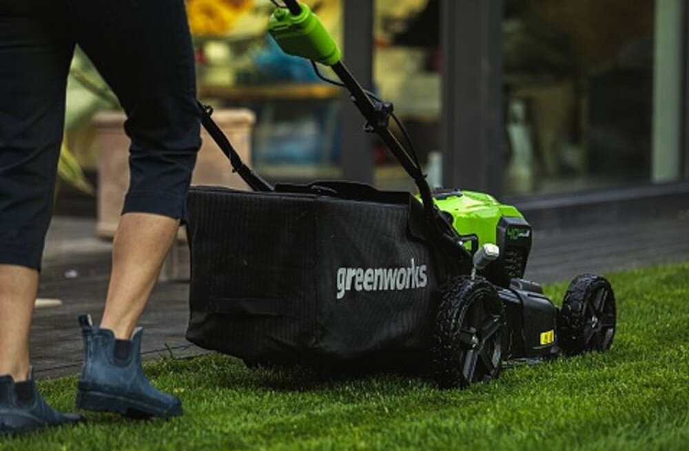 Kosiarka akumulatorowa GREENWORKS GD40LM46SP z napędem kosz pojemny siatkowy pojemnosc 55 litrow