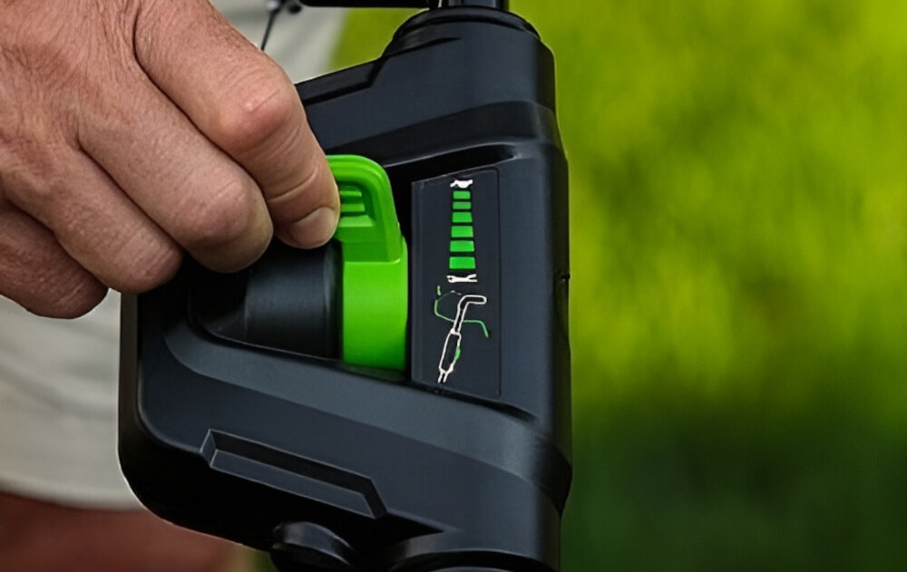 Kosiarka akumulatorowa GREENWORKS GD40LM46SP z napędem ergonomiczny uchwyt z miekkim wykonczeniem wygodny chwyt minimalizuje zmeczenie rak uchwyt mozna zlozyc wygodne przechowywanie