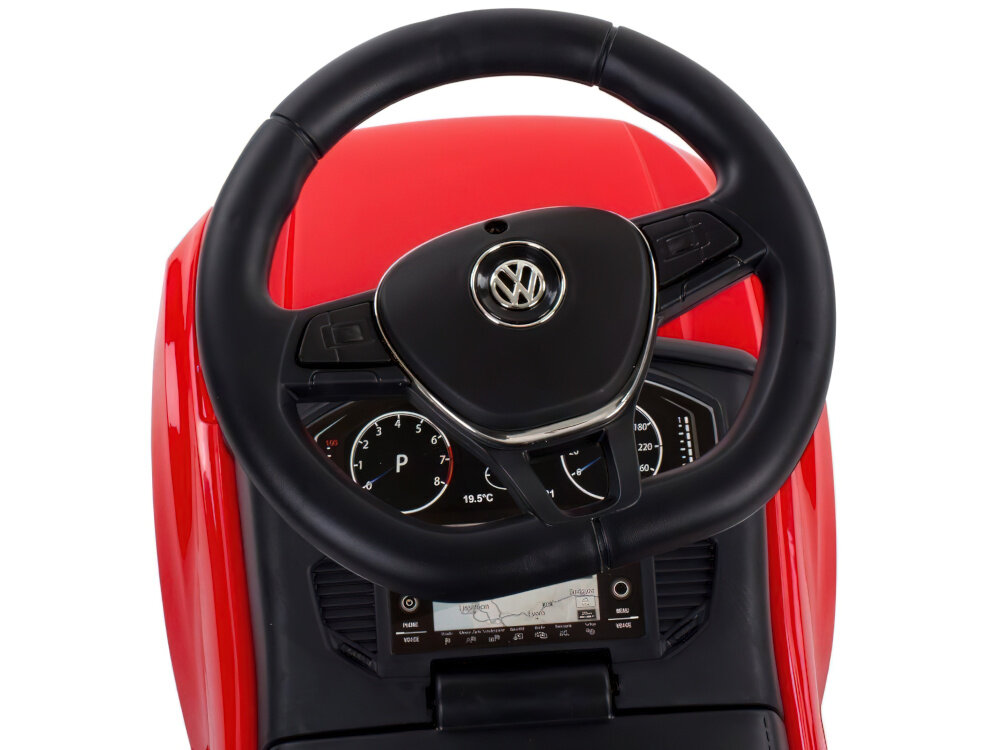 Jeździk SUN BABY Volkswagen T-Roc Czerwony zbliżenie na kierownicę kierownica z klaksonem i melodiami dźwięki dodają realizmu kierownica zasilana dwoma bateriami AA