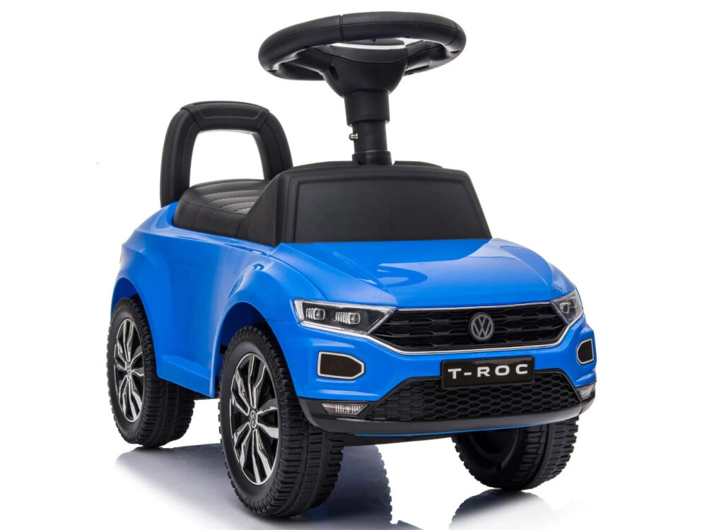 Jeździk SUN BABY Volkswagen T-Roc Niebieski jeździk na białym tle widoczny od przodu pod skosem pierwsze pojazdowe wsparcie dla dzieci od 12. miesiąca życia bezpieczny pomaga rozwijać samodzielność stabilna konstrukcja wspiera naturalny rozwój ruchowy