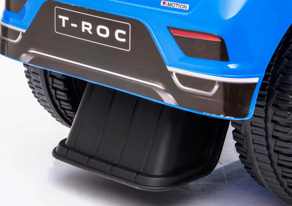 Jeździk SUN BABY Volkswagen T-Roc Niebieski zbliżenie na zabezpieczenie z tyłu zabezpieczenia przed wywrotką do przodu i tyłu zmniejszają ryzyko utraty równowagi bezpieczna zabawa dopuszczalne obciążenie do 25 kg