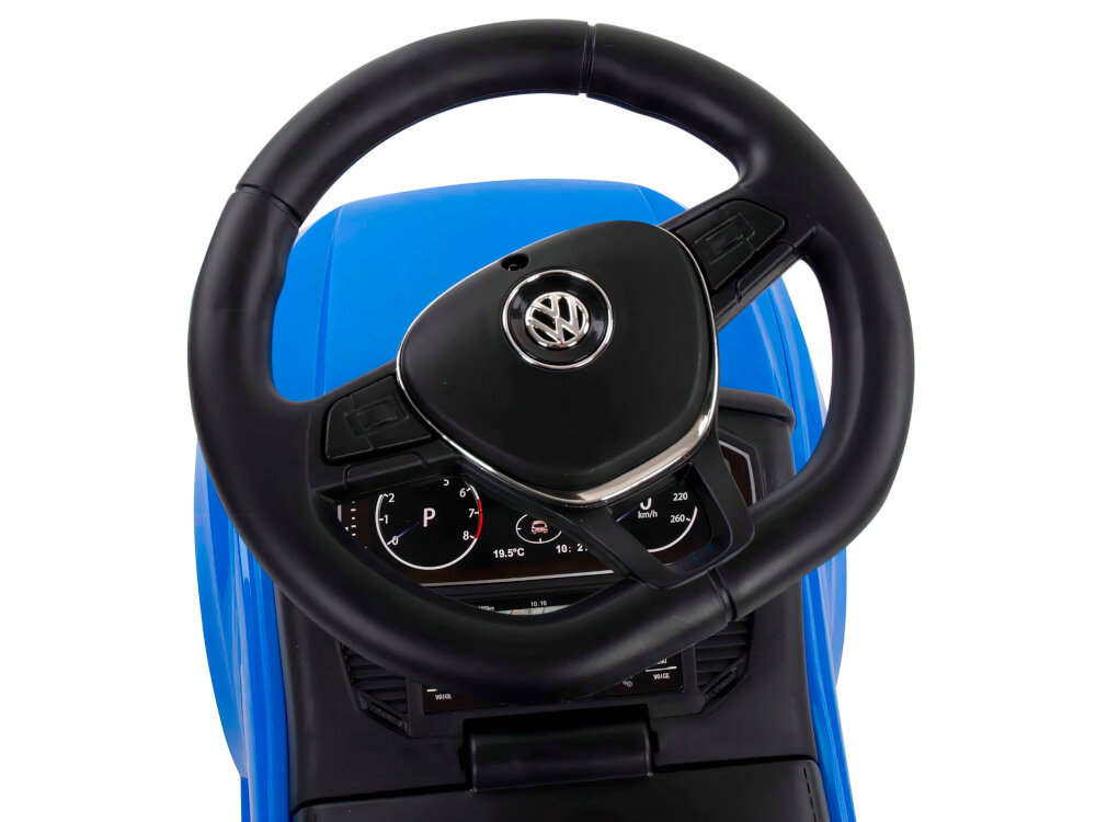 Jeździk SUN BABY Volkswagen T-Roc Niebieski zbliżenie na kierownicę kierownica z klaksonem i melodiami dźwięki dodają realizmu kierownica zasilana dwoma bateriami AA
