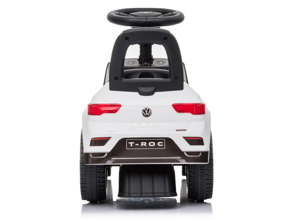 Jeździk SUN BABY Volkswagen T-Roc Biały jeździk na białym tle widoczny od tyłu zabezpieczenia przed wywrotką do przodu i tyłu zmniejszają ryzyko utraty równowagi bezpieczna zabawa dopuszczalne obciążenie do 25 kg