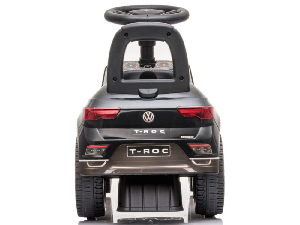 Jeździk SUN BABY Volkswagen T-Roc Czarny jeździk na białym tle widoczny od tyłu zabezpieczenia przed wywrotką do przodu i tyłu zmniejszają ryzyko utraty równowagi bezpieczna zabawa dopuszczalne obciążenie do 25 kg