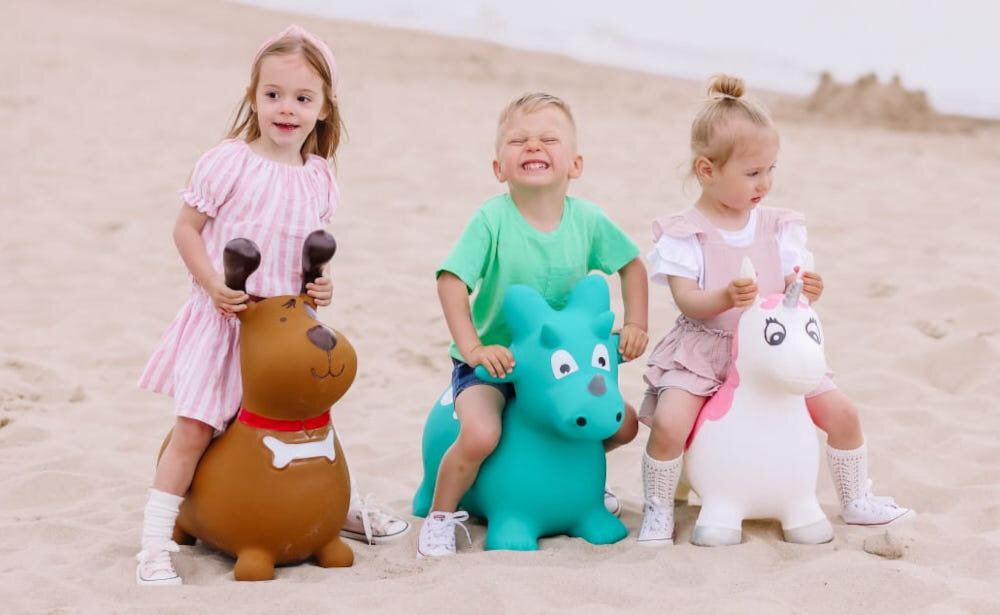 Skoczek SUN BABY Dino J06.020.1.1 dla dzieci powyzej 12 miesiaca zycia forma aktywnosci fizycznej wzmocnienie miesni nog stymulacja ukladu krazenia maksymalny udzwig do 45 kg