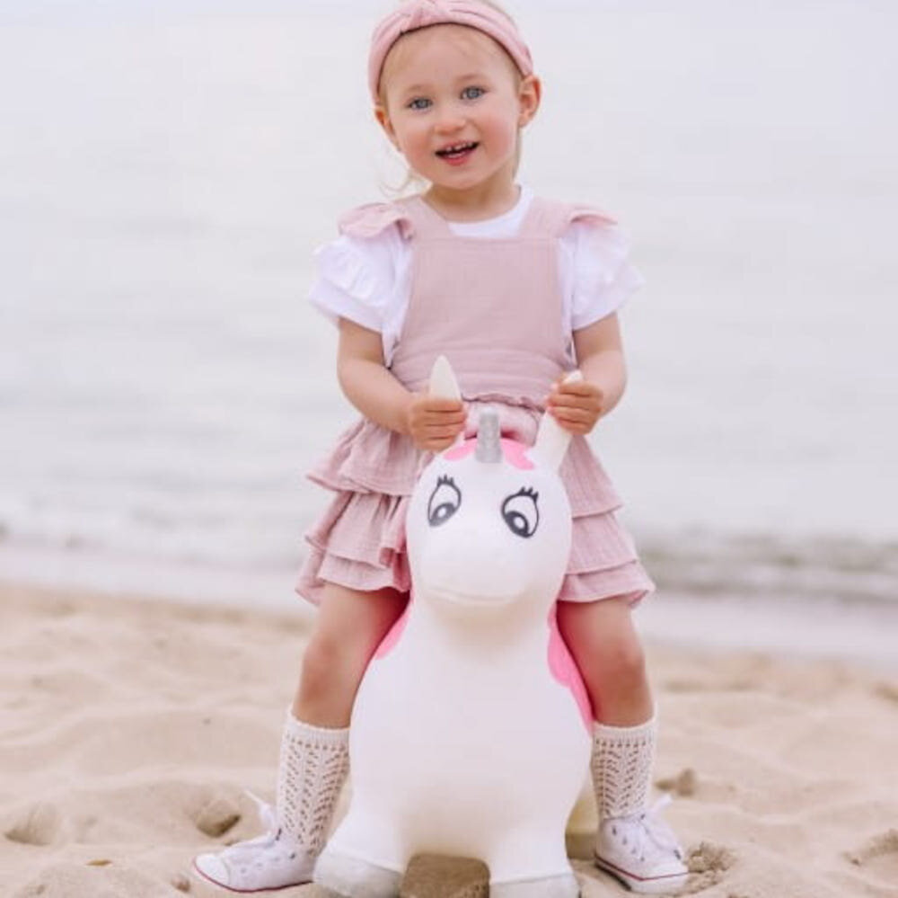 Skoczek SUN BABY Kelly J06.021.1.1 niecodzienna rozrywka swietna rozrywka rozwijanie umiejetnosci i zdolnosci angazuje cale cialo rozwoj miesni koordynacji ruchowej rownowagi utrzymywanie rownowagi pozytywny wplyw