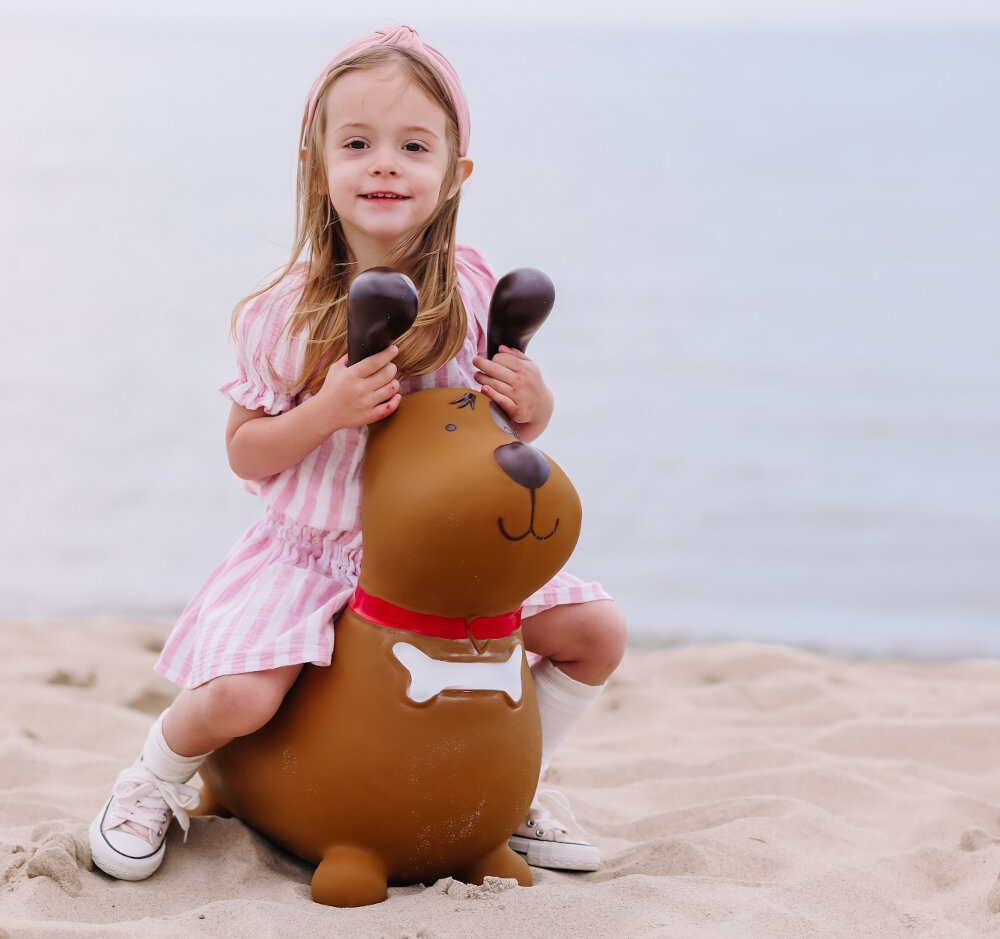 Skoczek SUN BABY Reksio J06.017.1.1 niecodzienna rozrywka swietna rozrywka rozwijanie umiejetnosci i zdolnosci angazuje cale cialo rozwoj miesni koordynacji ruchowej rownowagi utrzymywanie rownowagi pozytywny wolyw