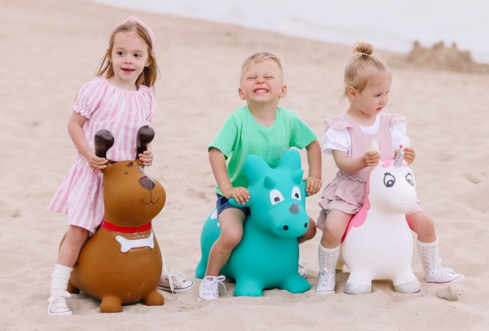 Skoczek SUN BABY Reksio J06.017.1.1 dla dzieci powyzej 12 miesiaca zycia forma aktywnosci fizycznej wzmocnienie miesni nog stymulacja ukladu krazenia maksymalny udzwig do 45 kg