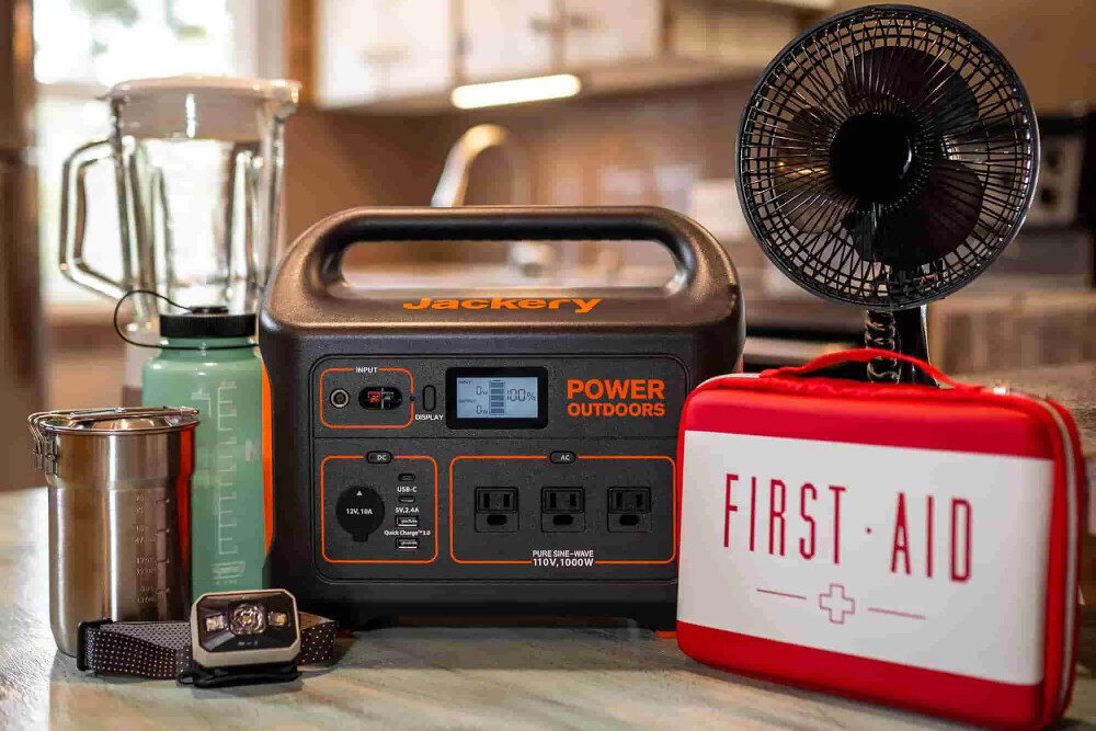 Stacja zasilania JACKERY Explorer 1000EU wyswietlacz latarka