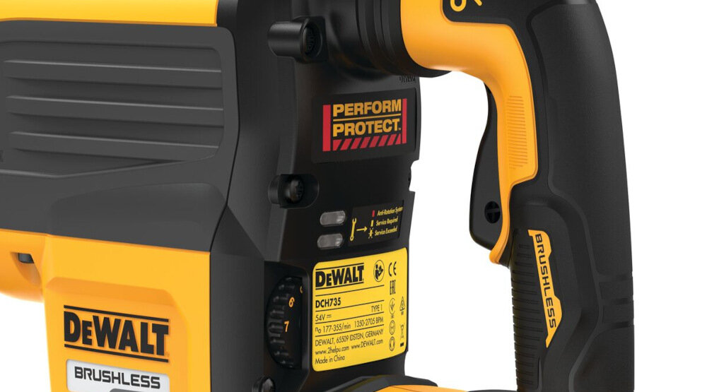 Młotowiertarka DEWALT DCH735X2 energia udaru 13,3 J częstotliwość udaru do 2705 ud./min system antywibracyjny Perform&Protect drgania 9 m/s2 ochrona przed wykręceniem rąk nie obróci się wokół własnej osi
