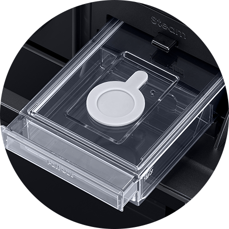 Pokazany na zdjęciu wlot zbiorniczka na wodę umożliwia wygodne wytwarzanie pary w komorze piekarnika