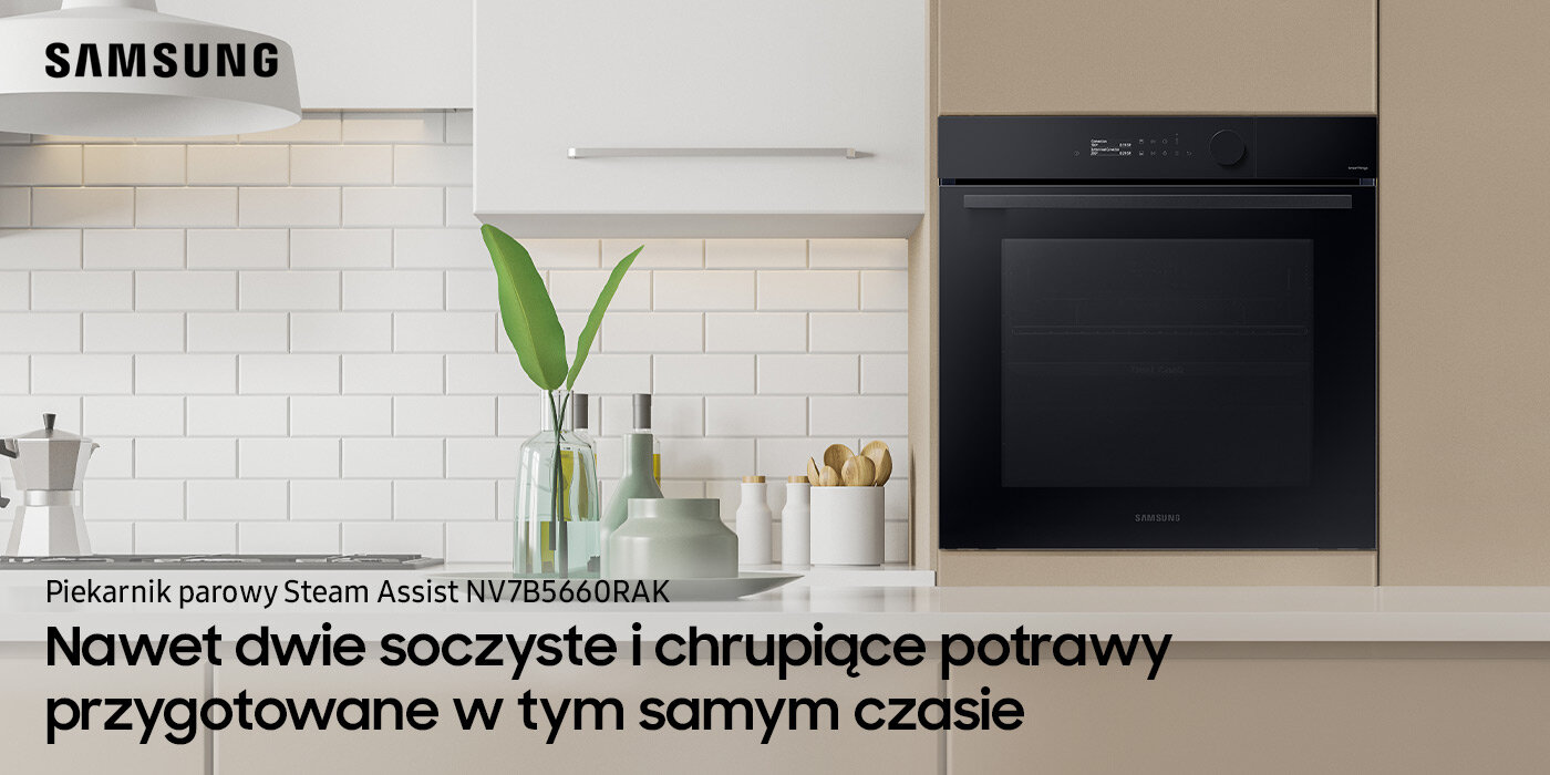 Piekarnik Samsung NV7B5660RAK z oferty sklepów Media Expert został pokazany w zabudowie meblowej koloru sosnowego drewna